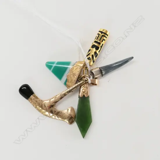 SMALL ARROWHEAD POUNAMU & GOLD PENDANT + 4 PENDANTS
