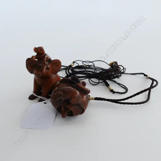 2 JAPANESE CARVED BOXWOOD NETSUKE ... 