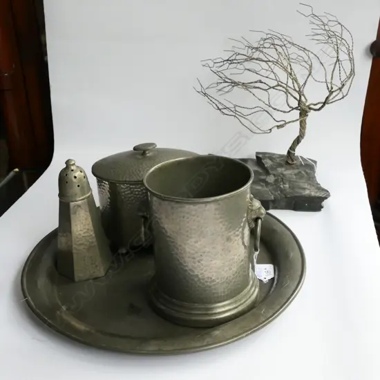 4 PCES PEWTER PLUS WIRE TREE WITH SLATE BASE