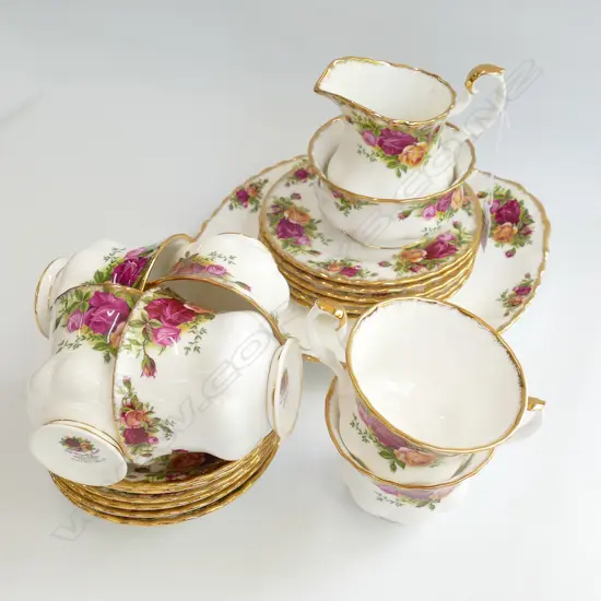 ROYAL ALBERT OLD COUNTRY ROSES 21 PC TEA SET