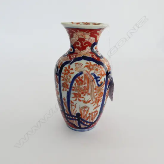 JAPANESE IMARI BALUSTER FORM VASE 160MM H