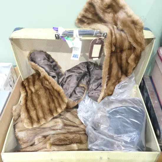 SUITCASE WITH 3 VINTAGE FURS