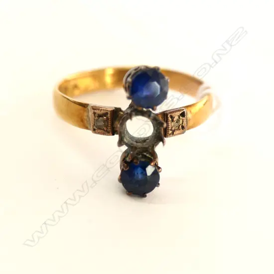 18CT GOLD SAPPHIRE/DIAMOND RING (CENTRAL STONE ABSENT) 2.61gm