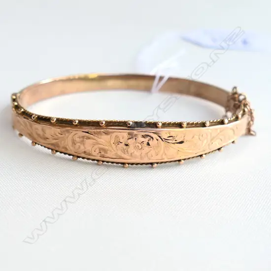 VICTORIAN 9ct GOLD HALF HINGED BRACELET. 7.6gm