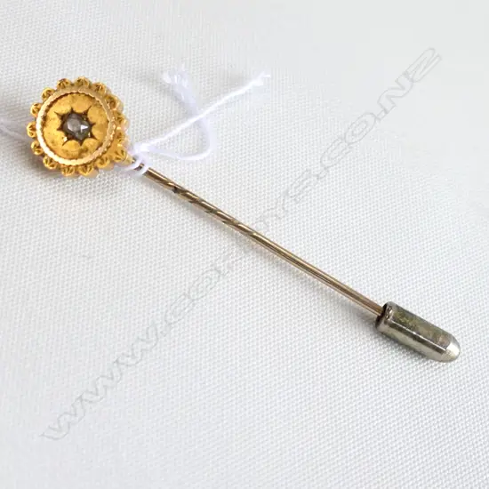 18CT GOLD STICKPIN SET WITH OLD CUT DIAMOND TOTAL INCL. PIN 4.5GM