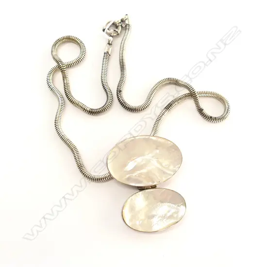 SILVER AND MOP PENDANT AND CHAIN