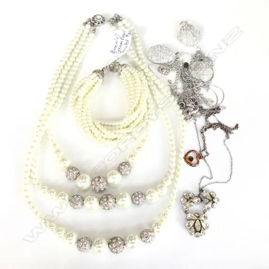 LOT PEARL & DIAMANTE COSTUME JEWELLERY 