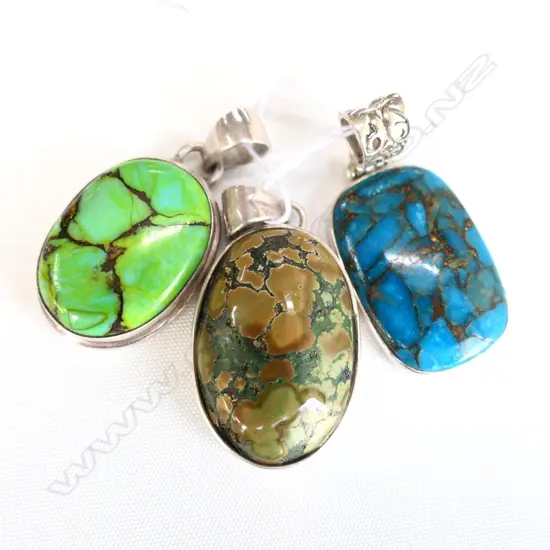 3 925 TURQUOISE AND SILVER PENDANTS
