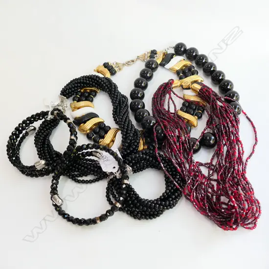 LOT ASST COSTUME JEWELLERY 