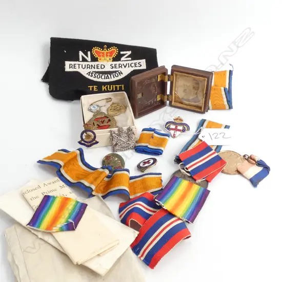 MEDALS & MILITARY MEMORABILIA 