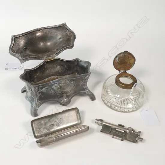3 ANTIQUE ITEMS: JEWEL BOX + INKWELL + SYRINGE ?