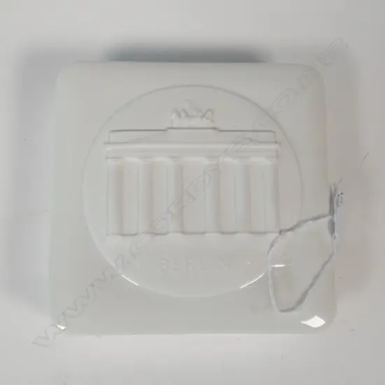 'BERLIN' PORCELAIN SQUARE BOX SECPTRE MARK 108mm