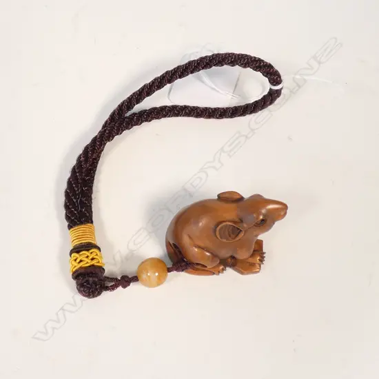 CARVED JAPANESE BOXWOOD NETSUKE OF A MOUSE