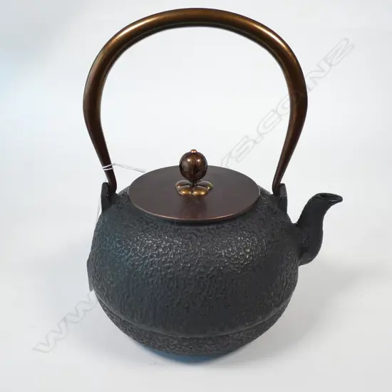 JAPANESE IRON TEA KETTLE H. 220MM 