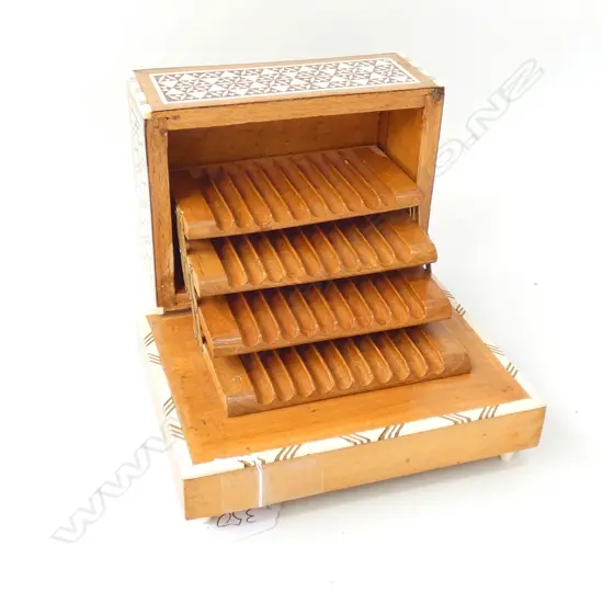 INLAID CIGAR BOX W. 170MM