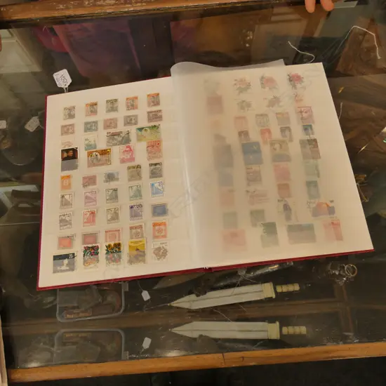 ALBUM NEARLY FULL OF OLD & MODERN CHINESE STAMPS