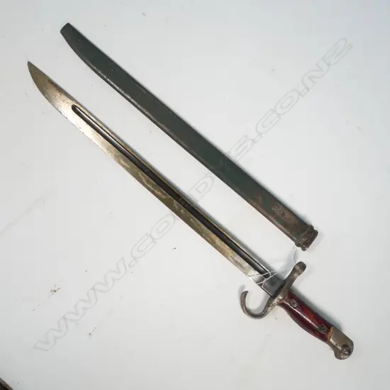 BAYONET IN SCABBARD HOOKED QUILLION