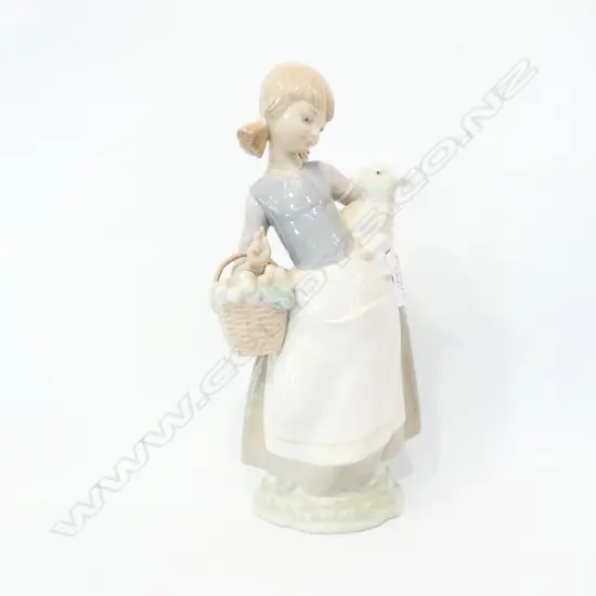 LLADRO FIGURE GIRL AND LAMB 250MM H