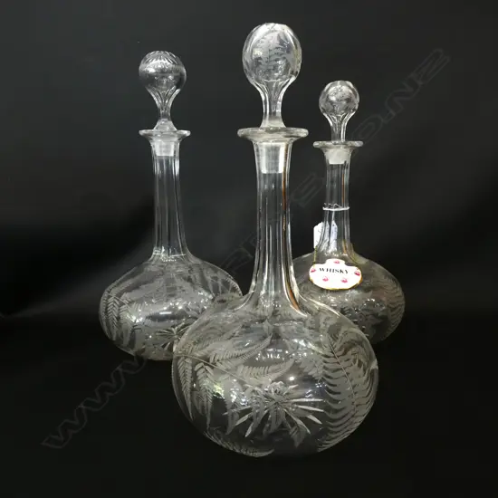 3 VICTORIAN FERN ETCHED DECANTERS H. 280MM