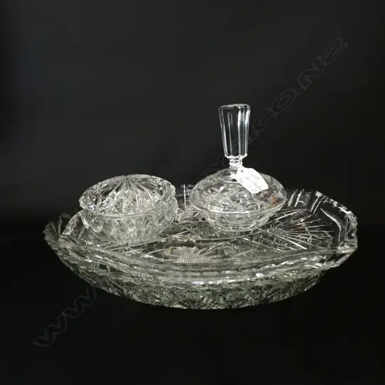 2 GLASS TRAYS & 2 POWDER BOWLS 