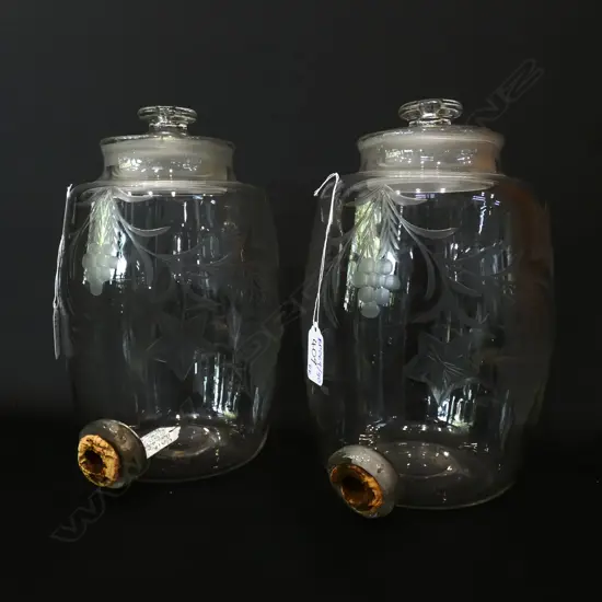 PR ETCHED GLASS WINE BARRELS 250MM H