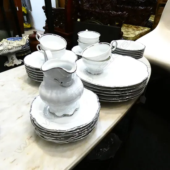 HEUTCHENREUTE DINNER SERVICE, 6 SETTINGS