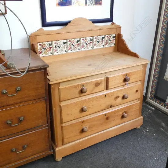 TILED LATE VICTORIAN PINE WASHSTAND W. 1060MM
