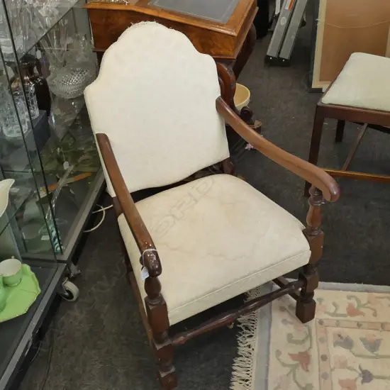 UPHOLSTERED CHAIR AF