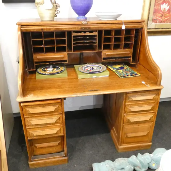 CUTLER OAK ROLL TOP DESK - NO LOCK