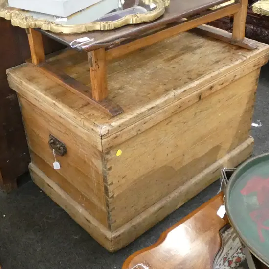 WOODEN HANDLED CHEST 950 X 630 X 610MM