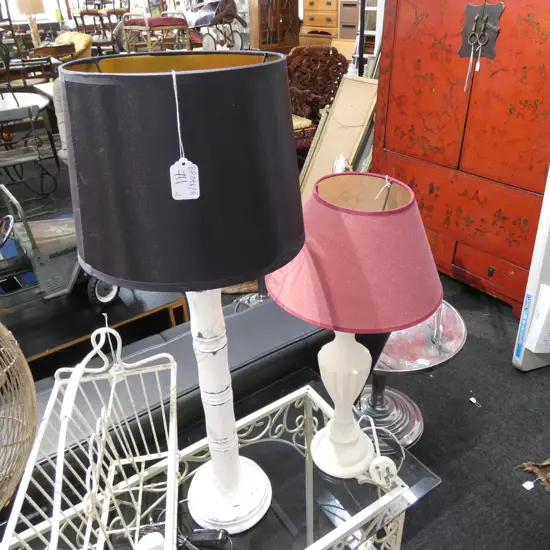 2 SHABBY CHIC LAMPS; TALLEST H. 670MM
