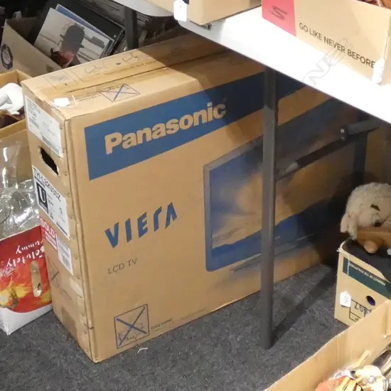 SMART TV (39"?) & CONSOLE