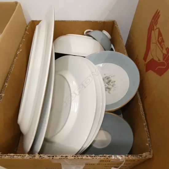 LOT ASST EP WARE /DOULTON DINNER WARE