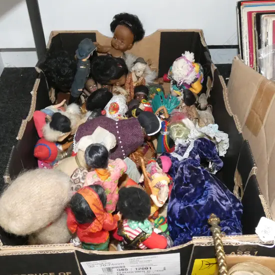 LOT ASST COSTUME DOLLS INCLUDING N.Z
