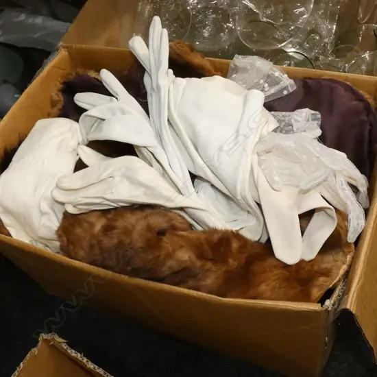 VINTAGE GLOVES & FURS; 2 STOLES & 4 NECK COLLARS