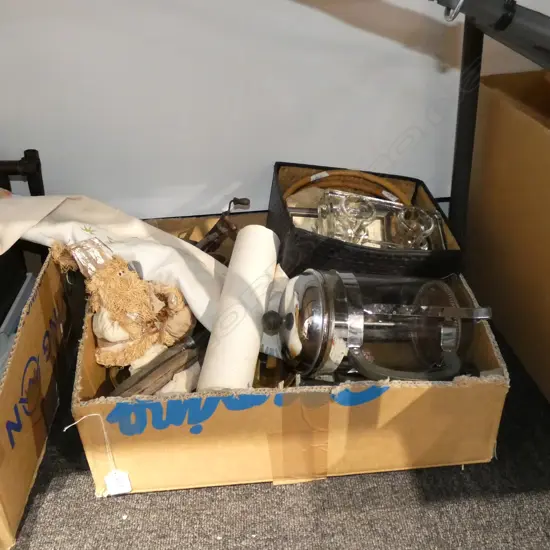 BOX LOT COFFEE PLUNGER, KNIVES ETC