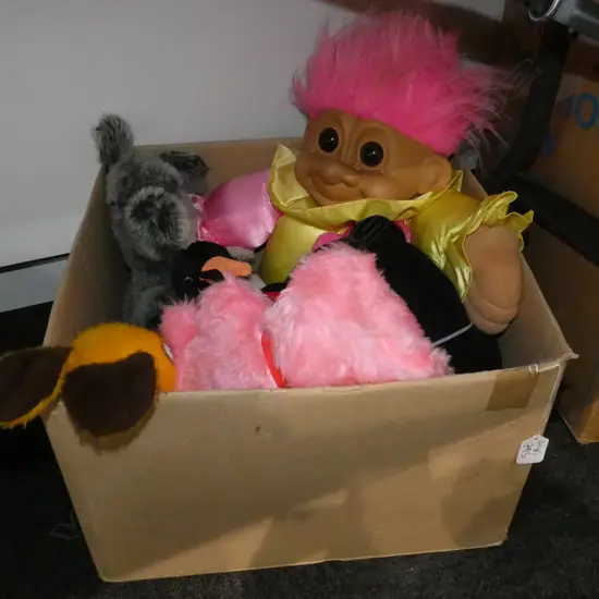 LOT ASST SOFT TOYS /TROLL ETC