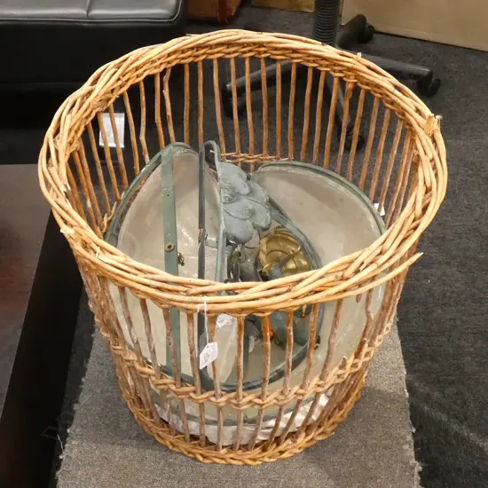 BOX LOT BASKET WITH LIGHT FITTINGS