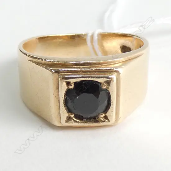 9ct GOLD VERY DARK SAPPHIRE RING 5.54gm