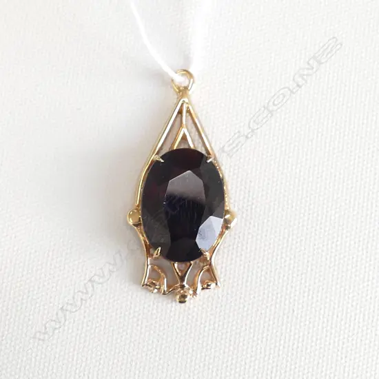 9CT GARNET PENDANT