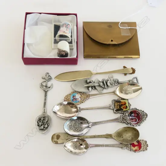 LOT CORONATION ITEMS INCL TEASPOONS, THIMBLES + A POWDER COMPACT IN GOOD CONDITION