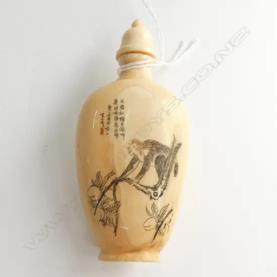 ORIENTAL CARVED IVORY SNUFF BOTTLE....