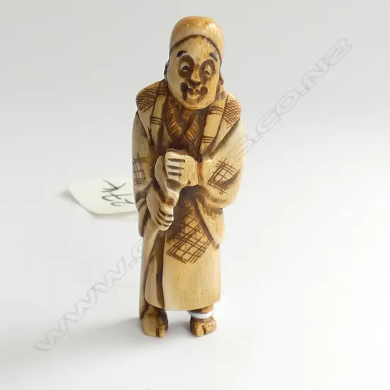 JAPANESE CARVED IVORY NETSUKE MAN W SWORD SIGNED