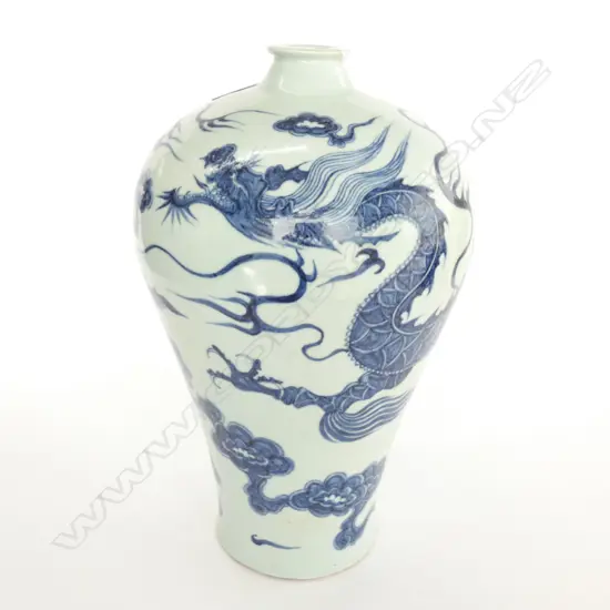 CHINESE B&W VASE, DRAGON MOTIF, H.340MM