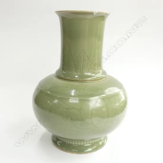 KOREAN CELADON GLAZED VASE INCISED H.285mm
