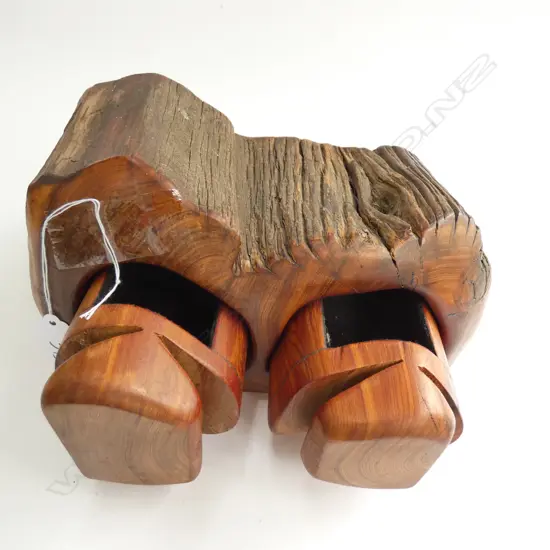 BRISTLE CONE PINE COMPANY JEWELRY BOX W. 220MM