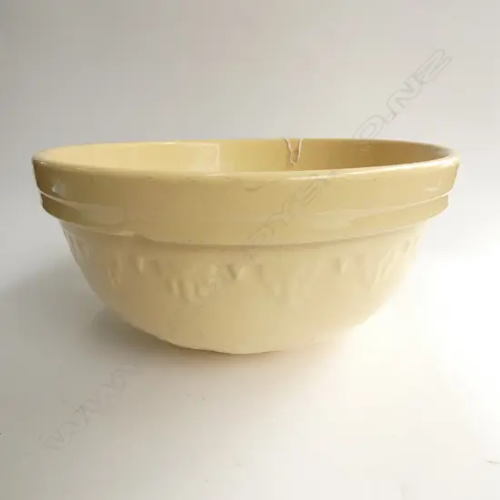 NEW ZEALAND POTTERY MXING BOWL