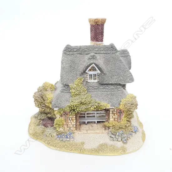 LILLIPUT OAK COTTAGE BOXED