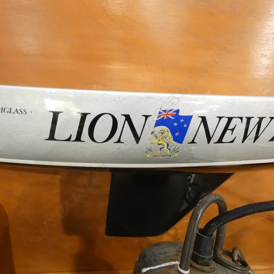 MOUNTED LION NZ YACHT HULL MODEL L. 1150MM 