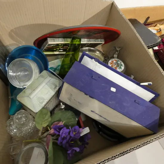 LOT ASST ASIAN ITEMS/ CRYSTAL /CHINA ETC